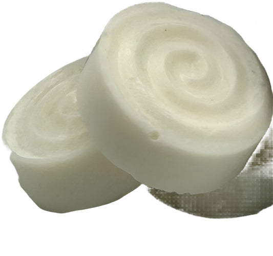 Lime Coconut Melts with Green Fluorite Crystal in a 6oz glass jar